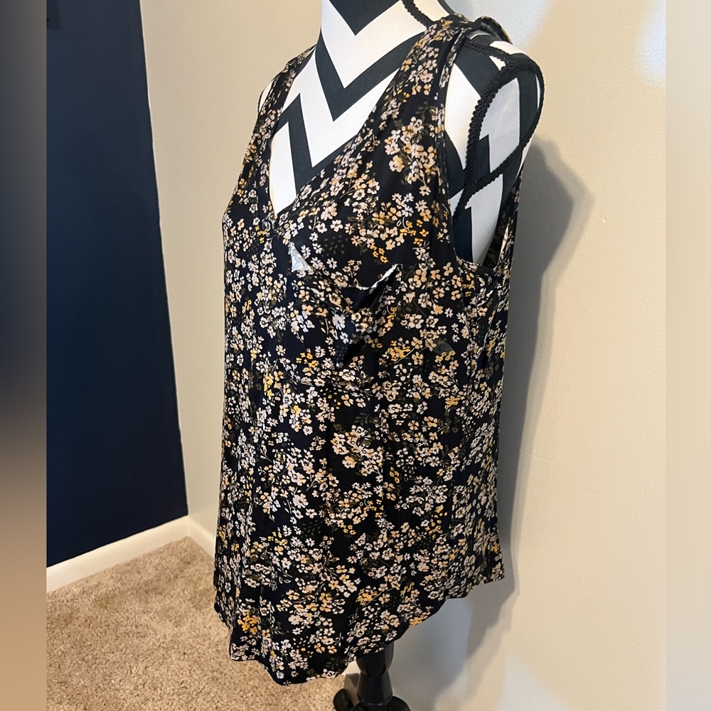 Flowy Floral Tank Top Size L
